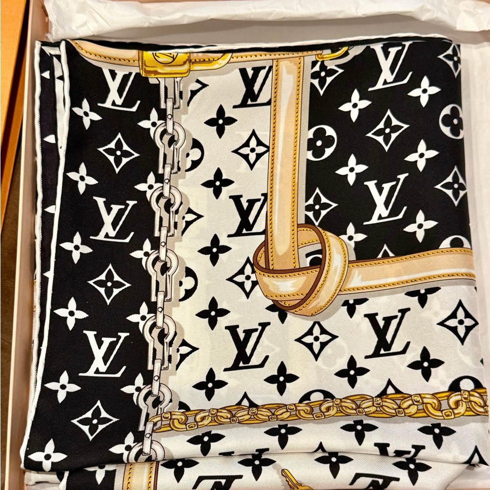 Louis Vuitton Confidential Monogram Scarf in Black and White Silk Square M78667